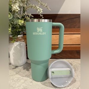 *SOLD*Used Eucalyptus Stanley 40oz Tumbler- NO straw